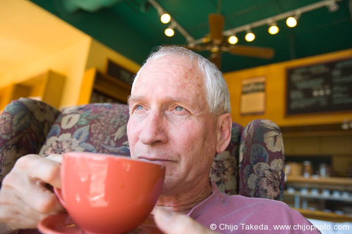 Senior man drinking coffee in cafe