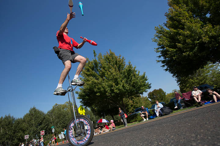unicycle juggler Beaverton Celebration Parade